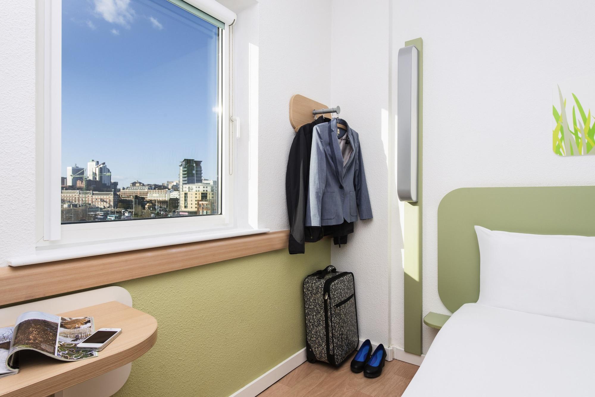 Ibis Budget Leeds Centre Crown Point Road Exterior photo