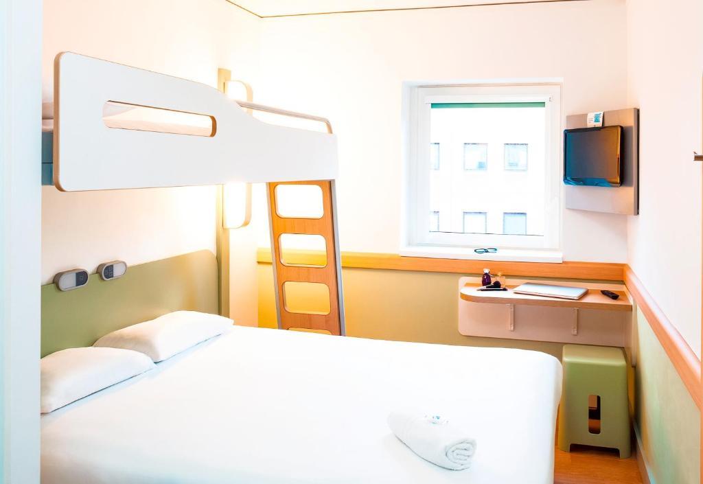 Ibis Budget Leeds Centre Crown Point Road Room photo