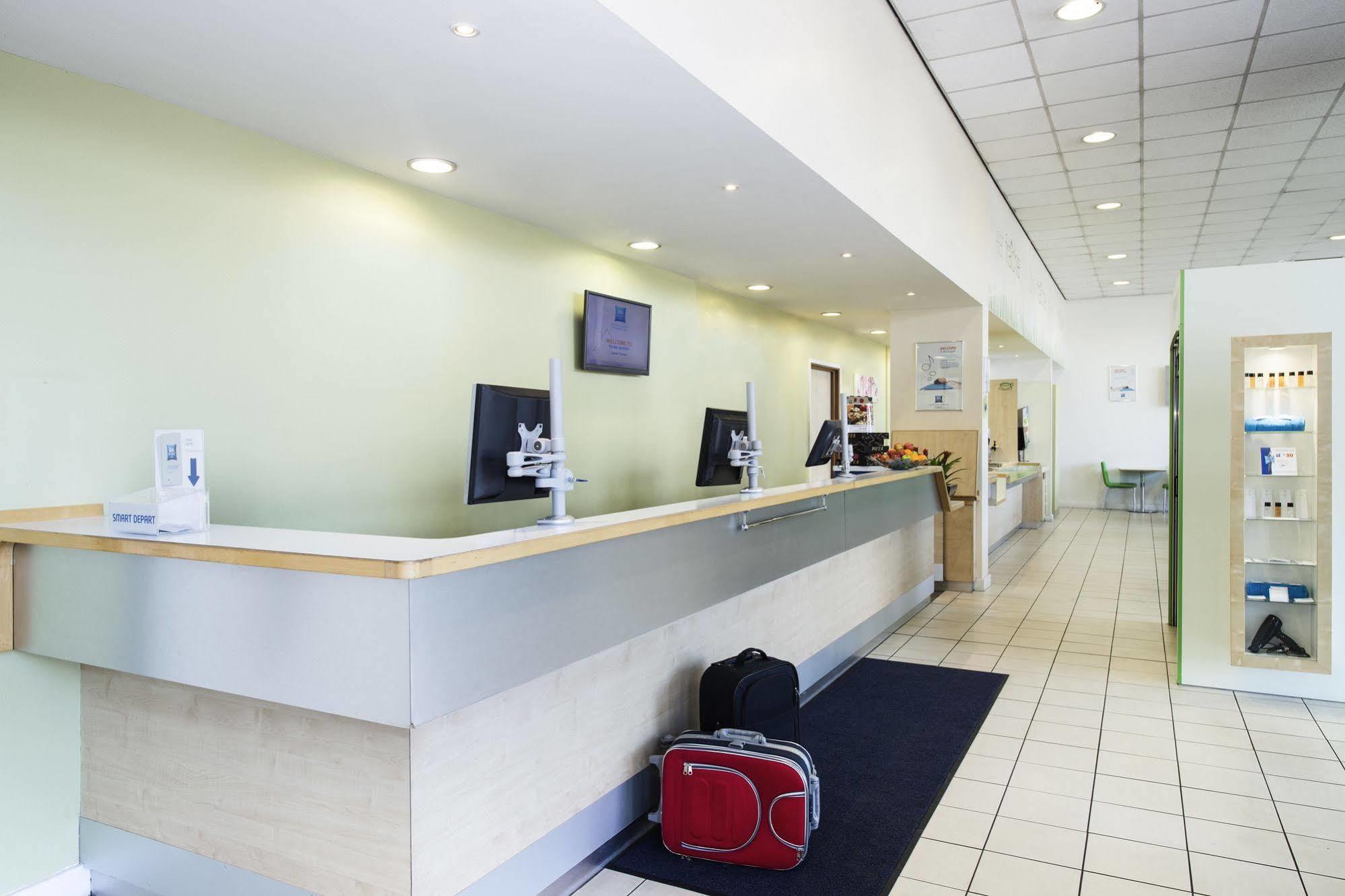 Ibis Budget Leeds Centre Crown Point Road Exterior photo